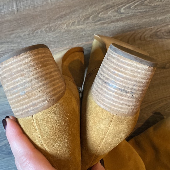 Very well cared for suede boots - Picture 6 of 9